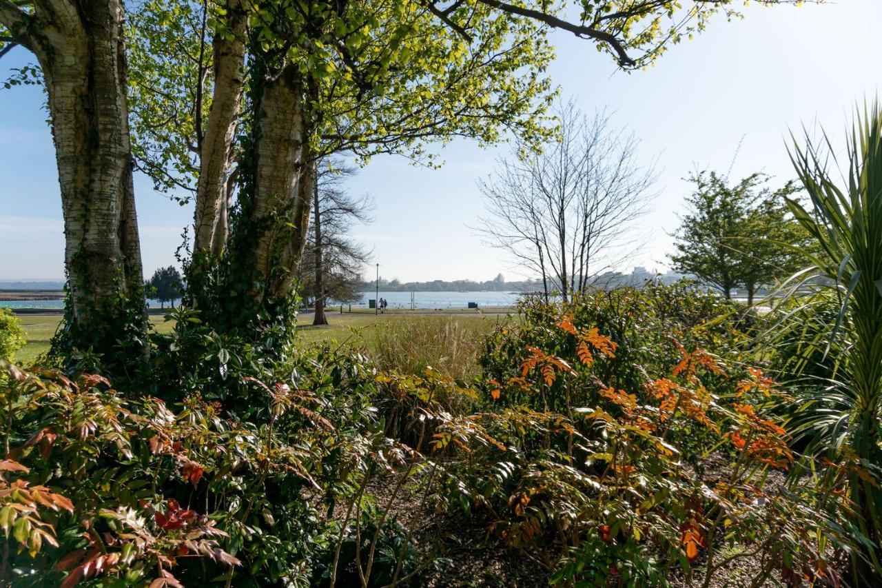 Park Lake View Poole Exterior photo